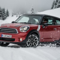 MINI Cooper S ALL4 paceman: спереди слева