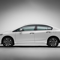 Honda Civic 4D: слева сбоку