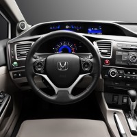 Honda Civic 4D: место водителя