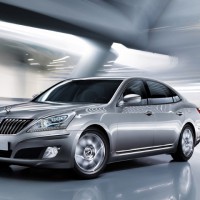 Hyundai Equus: спереди слева