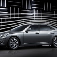 Hyundai Equus: слева сбоку