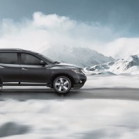 Nissan Pathfinder: справа сбоку