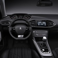 Peugeot 308: салон спереди