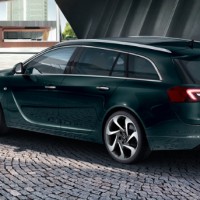 Opel Insignia Sports Tourer: сзади слева