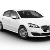 Peugeot 508: спереди справа