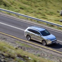 Mitsubishi Outlander PHEV: справа сверху