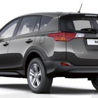 Toyota RAV4: слева сзади