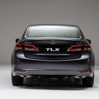 Acura TLX: сзади