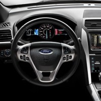 Ford Explorer: салон место водителя