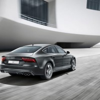 Audi S7 Sportback: справа сзади