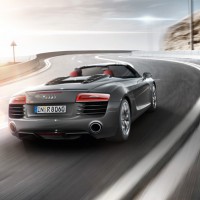 Audi R8 Spyder: сзади