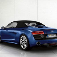 Audi R8 Spyder: слева сзади