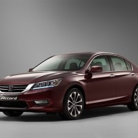 Honda Accord: слева спереди