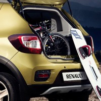 Renault Sandero Stepway: сзади с открытым багажником