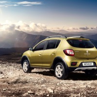 Renault Sandero Stepway: слева сзади