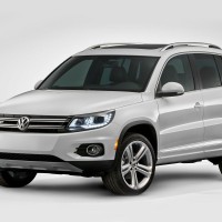 Volkswagen Tiguan: спереди слева