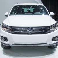Volkswagen Tiguan: спереди