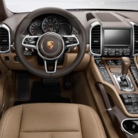 Porsche Cayenne: место водителя