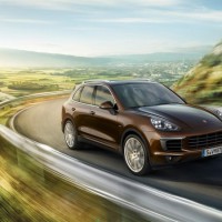 Porsche Cayenne Diesel: спереди справа