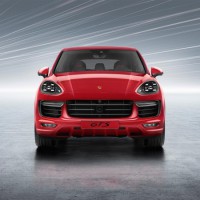 Porsche Cayenne GTS: спереди
