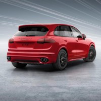 Porsche Cayenne GTS: справа сзади