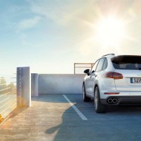 Porsche Cayenne S E Hybrid: сзади