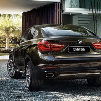 BMW X6: сзади слева