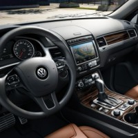Volkswagen Touareg: салон спереди
