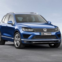 Volkswagen Touareg: спереди слева