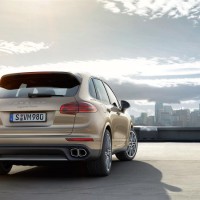 Porsche Cayenne Turbo: сзади