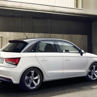 Audi A1 Sportback: справа сзади