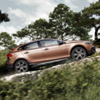 Volvo V40 СROSS Сountry: справа сбоку