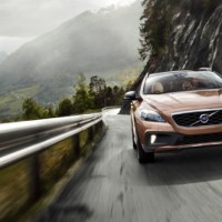 Volvo V40 СROSS Сountry: спереди