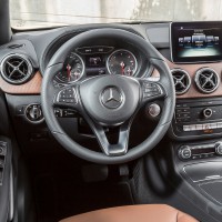 Mercedes B-klasse: место водителя
