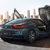 BMW i8: сзади справа