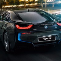 BMW i8: слева сзади