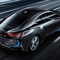 BMW i8: сзади справа