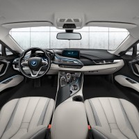 BMW i8: салон спереди