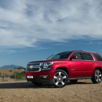 Chevrolet Tahoe: спереди слеа