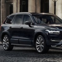 Volvo XC90: спереди справа