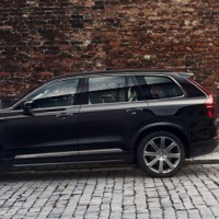 Volvo XC90: слева сбоку