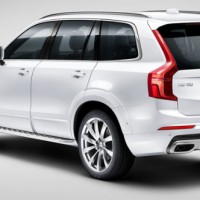 Volvo XC90: сзади слева