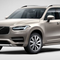 Volvo XC90: спереди слева