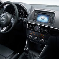 Mazda CX-5: передняя панель