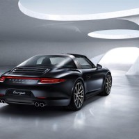 Porsche 911 Tagra 4S: сзади слева крыша поднята