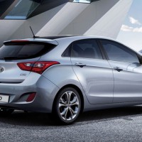 Hyundai i30 5dr: сзади справа