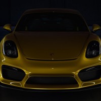 Porsche Cayman GT4: спереди