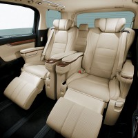 Toyota Alphard: капитанские кресла