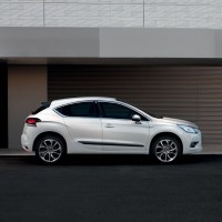 Citroen DS4: справа сбоку