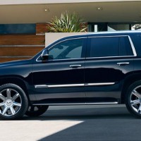 Cadillac Escalade: слева сбоку